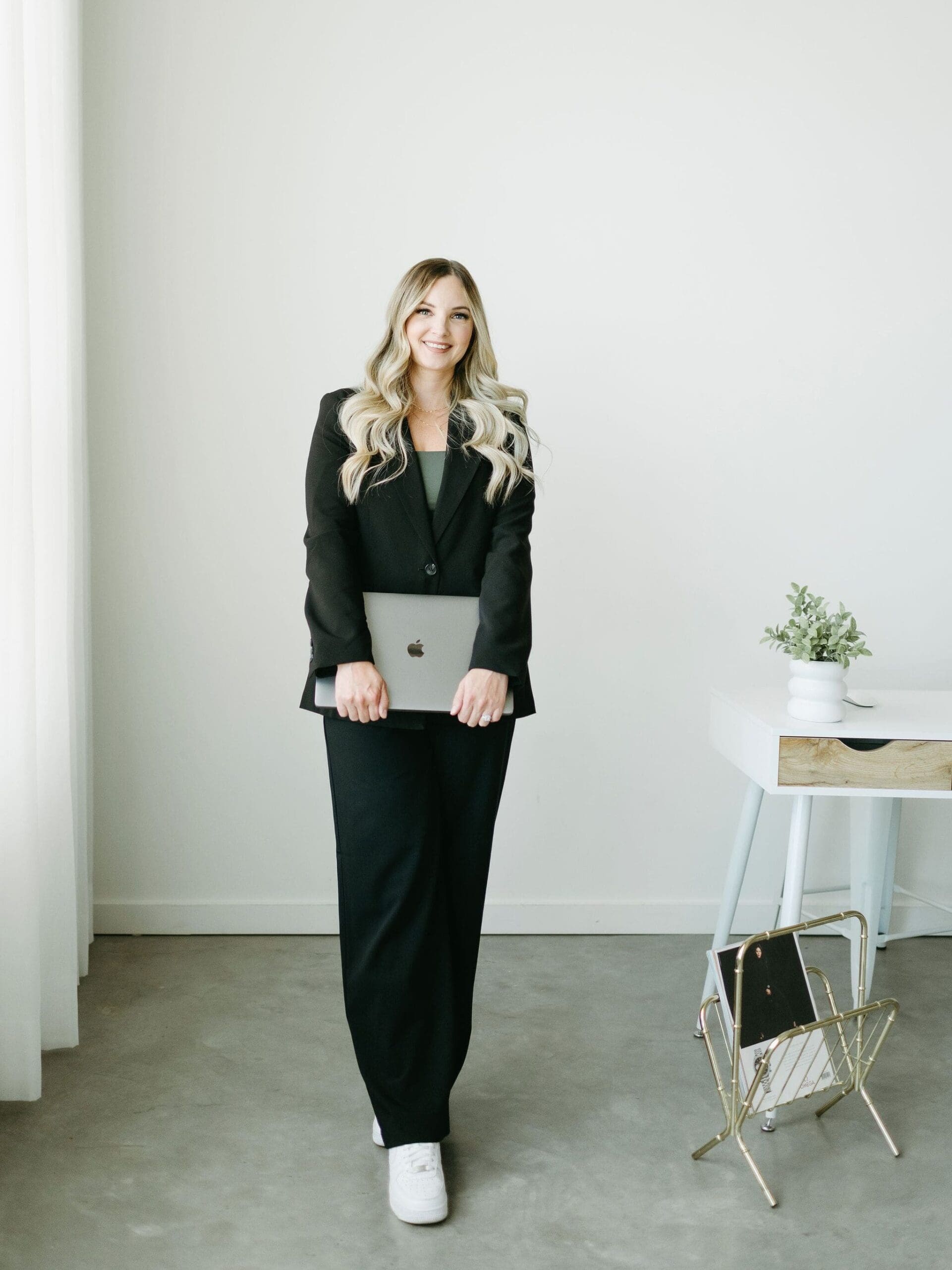Karly Whitaker, HoneyBook features and setup Pro